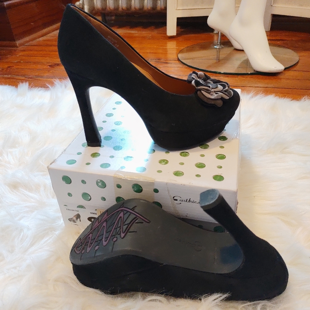 Earthies Women's Monza Black  Suede Leather Platform Heels size 6